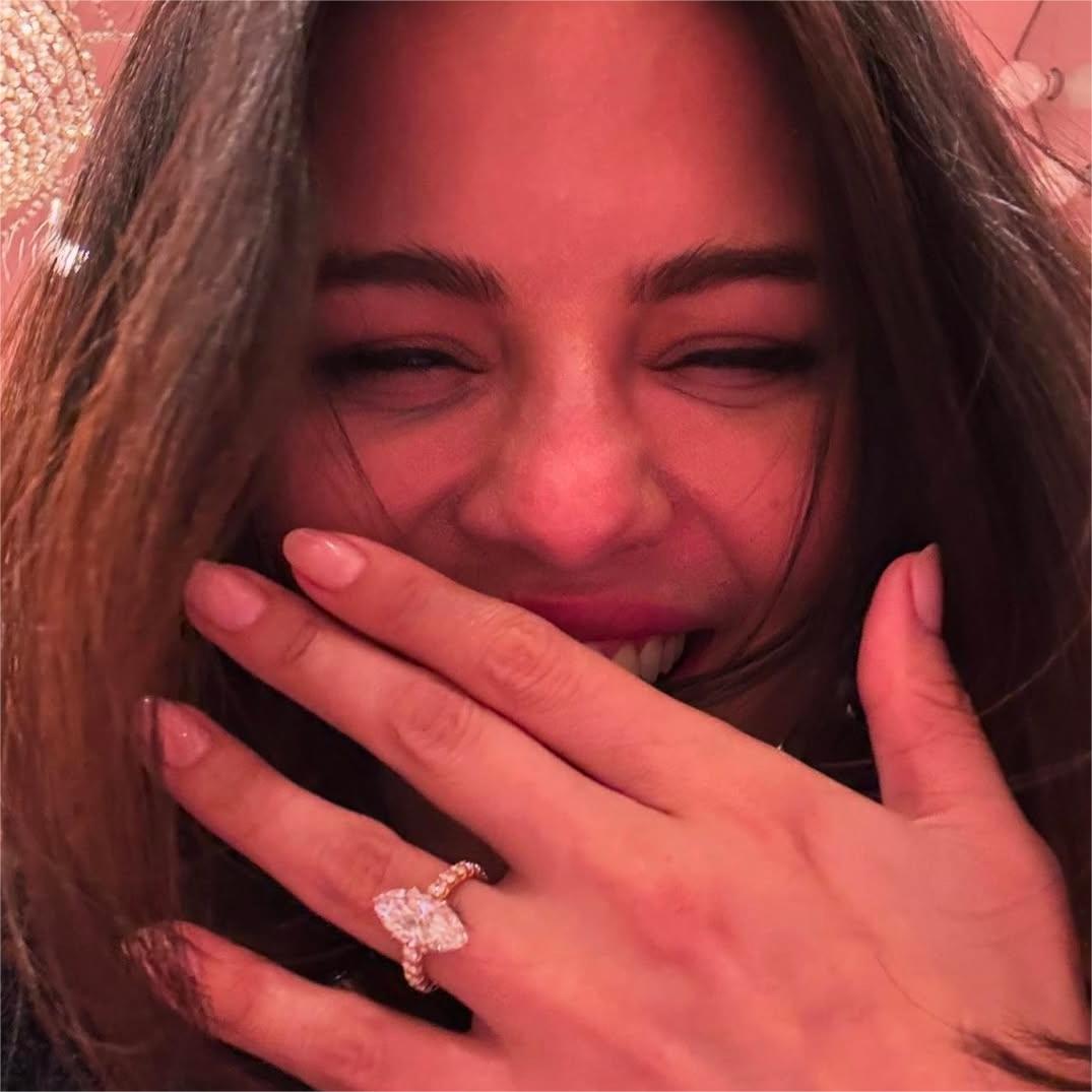 Selena Gomez’s 8 CT Marquise Engagement Ring it's stunningly dazzling！